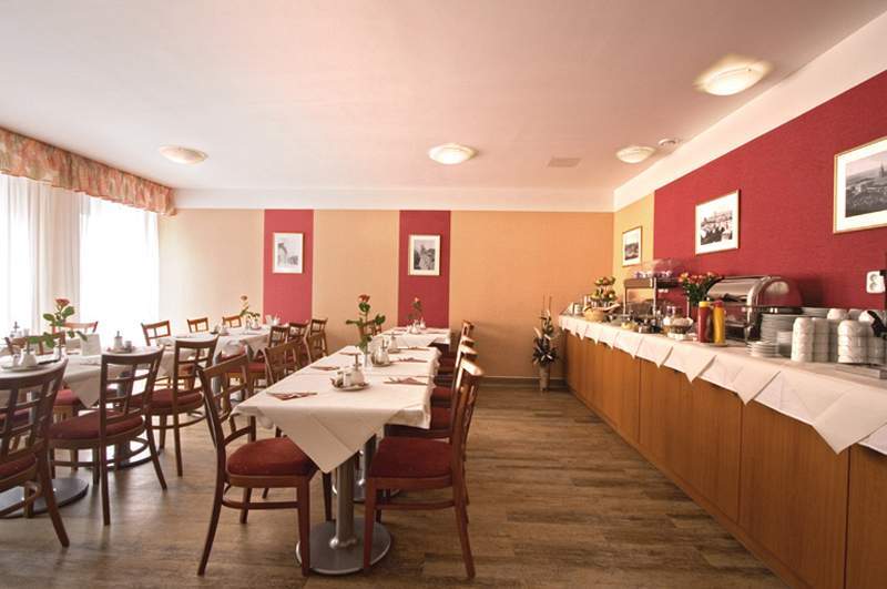 ホテル セイフェルト プラハ レストラン 写真